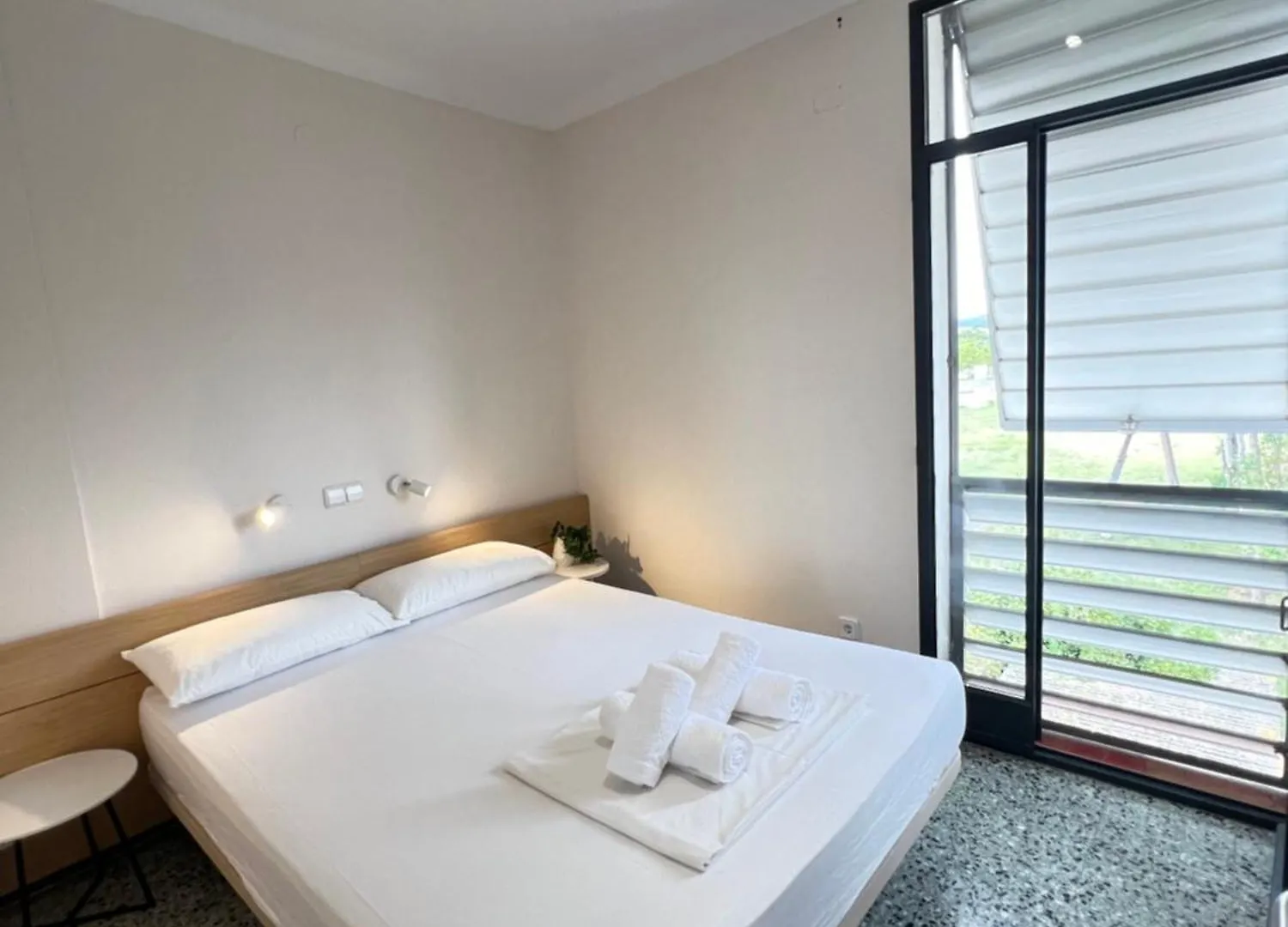 3 Room Apartment, 500M To Beach, Swimming Pool, Nice Terrace Roses Apartment