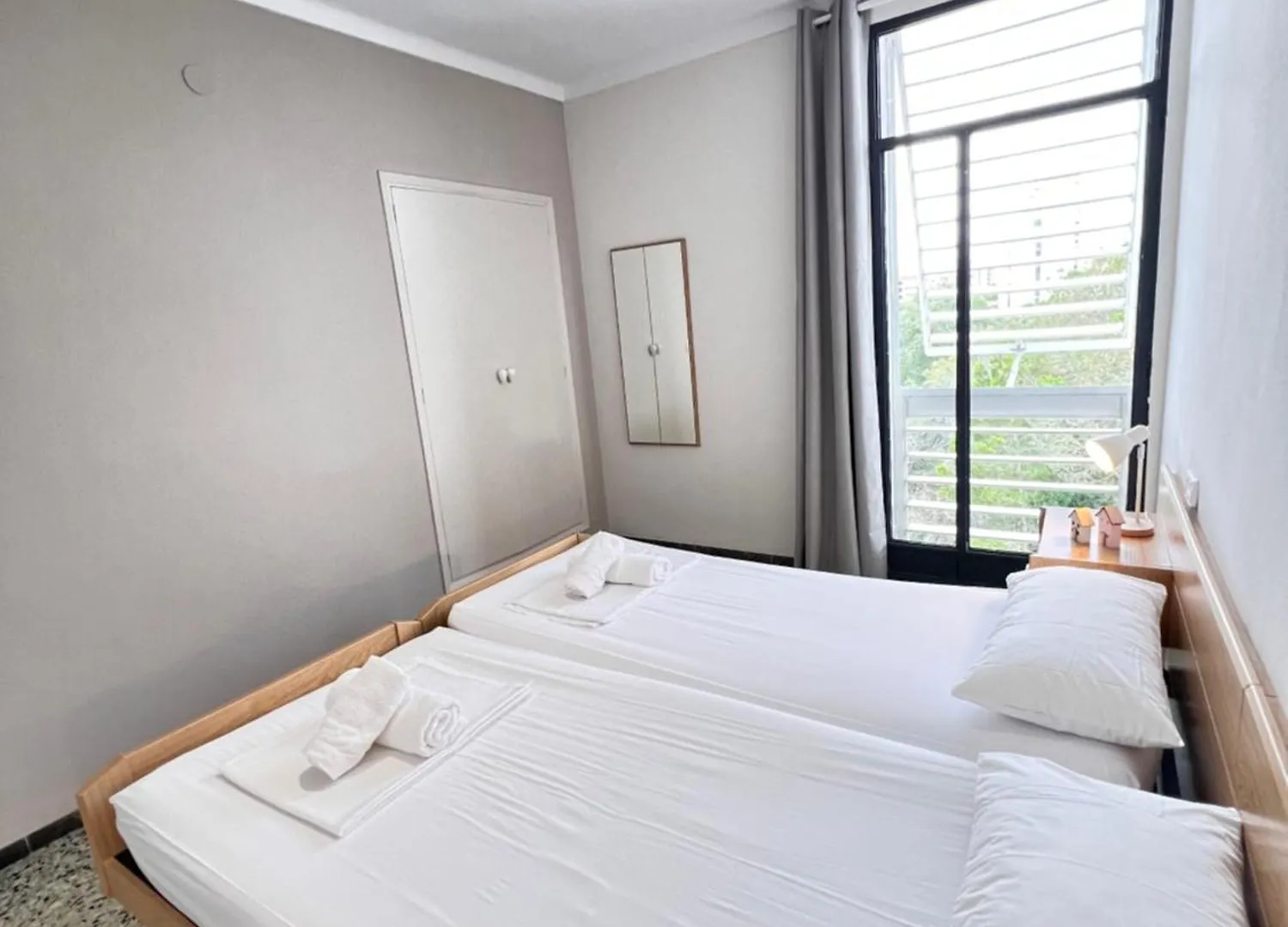 Apartment 3 Room Apartment, 500M To Beach, Swimming Pool, Nice Terrace Roses